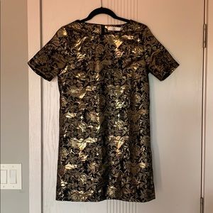 Misguided short sleeved dress embossed in gold